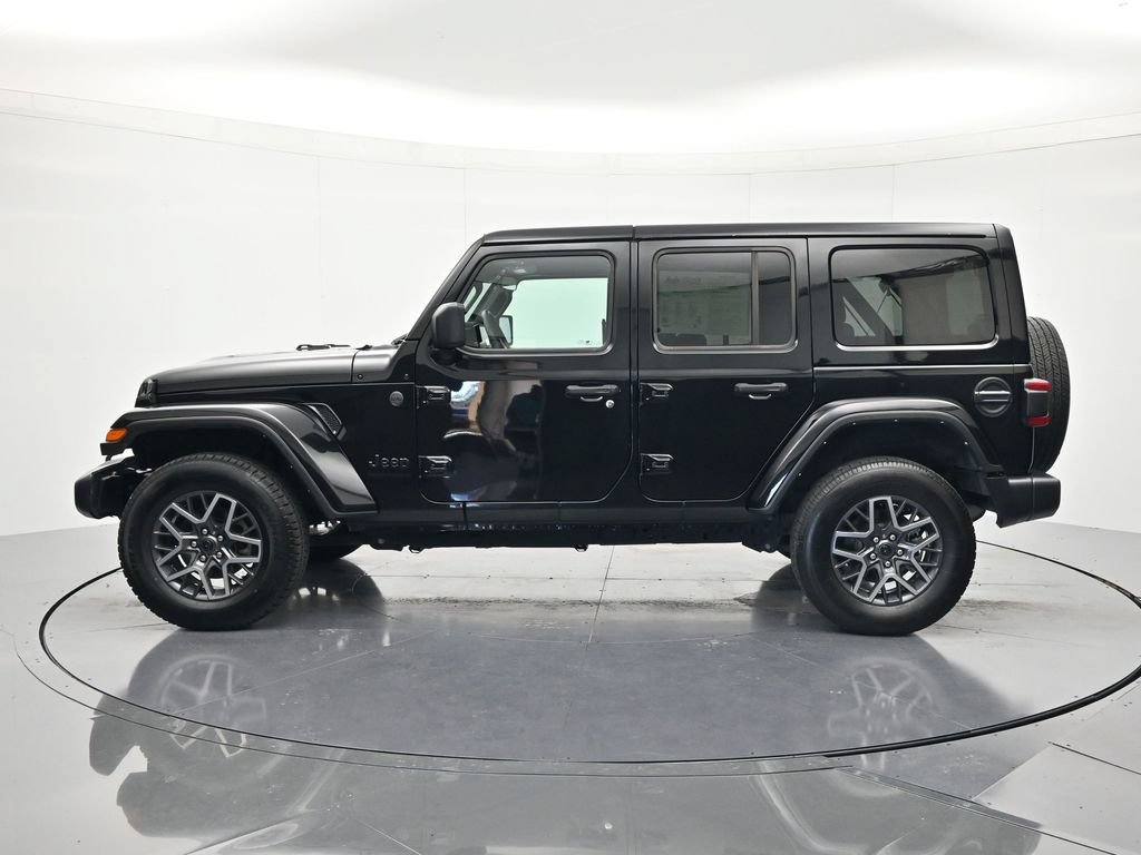 Used 2025 Jeep Wrangler Unlimited Sahara AWD/4WD image 8