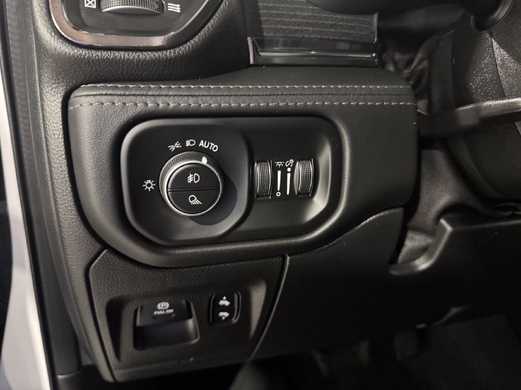Used 2022 RAM 1500 Limited AWD/4WD image 38