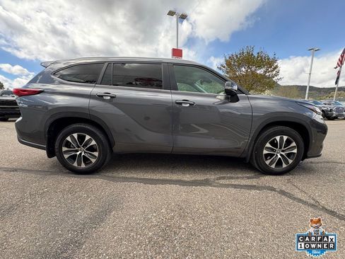Used 2023 Toyota Highlander XLE image 10
