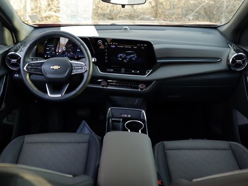 Used 2025 Chevrolet Equinox LT w/ Convenience Package II image 21