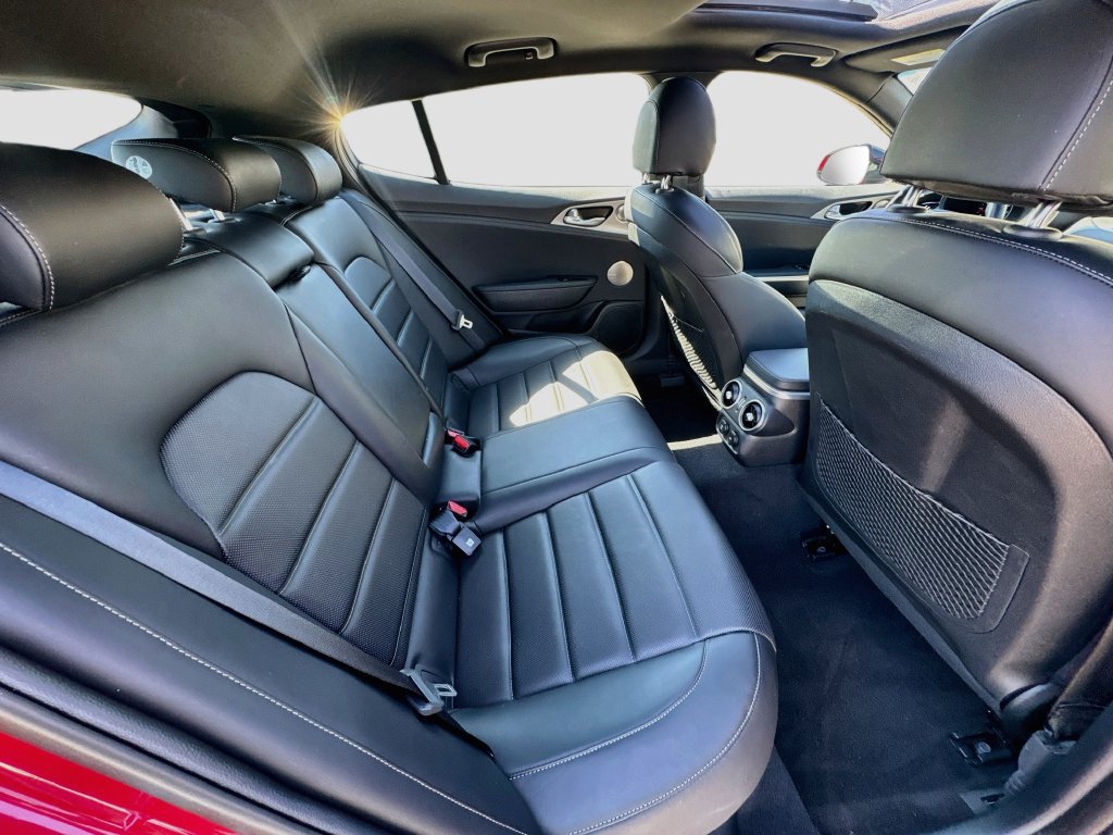 Used 2018 Kia Stinger GT2 RWD image 34