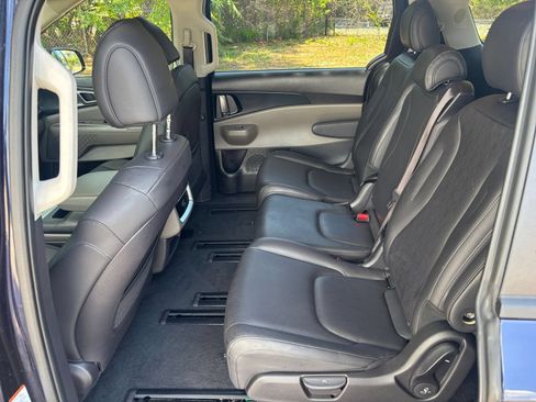 Used 2026 Kia Carnival FWD image 28
