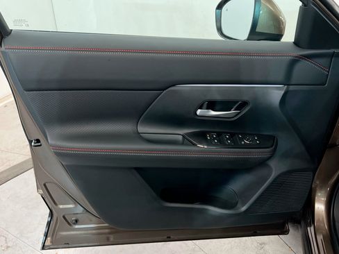 New 2025 Nissan Kicks SR image 14