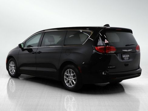 Used 2024 Chrysler Voyager LX image 3