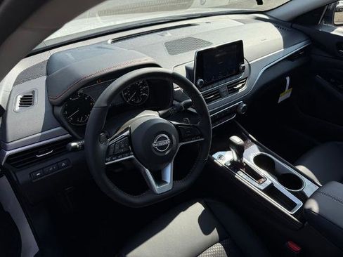 New 2025 Nissan Altima 2.5 SR image 17