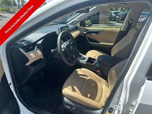 Used 2020 Toyota RAV4 Limited FWD image 10