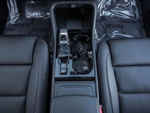 Certified 2025 Volvo XC40 B5 Ultra w/ Climate Package image 26