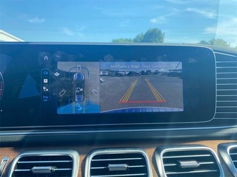 Used 2025 Mercedes-Benz GLS 580 4MATIC image 21