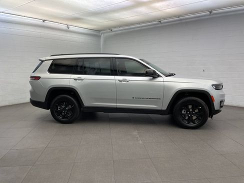 New 2025 Jeep Grand Cherokee L Altitude AWD/4WD image 2