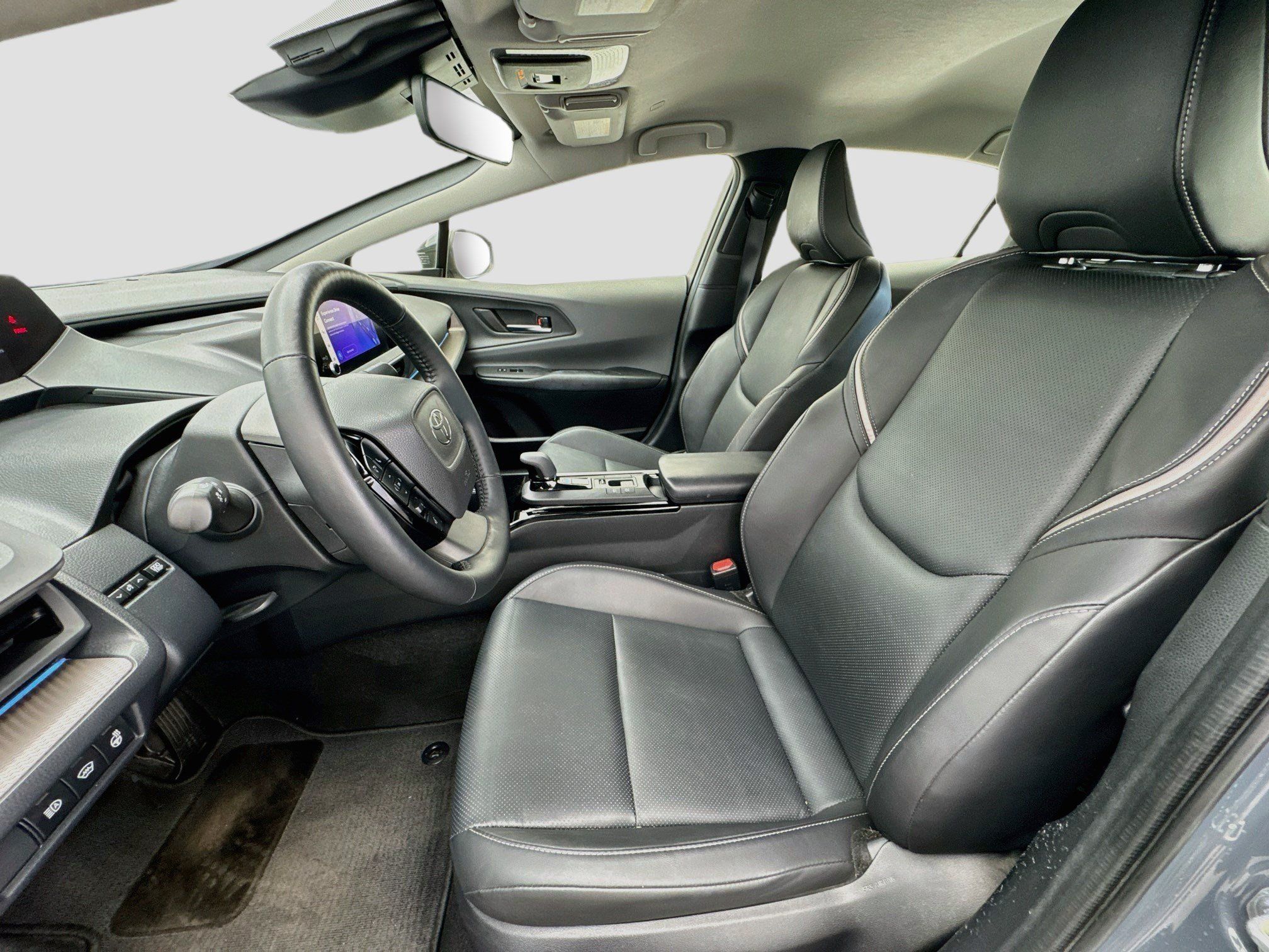 Used 2025 Toyota Prius XLE FWD image 13
