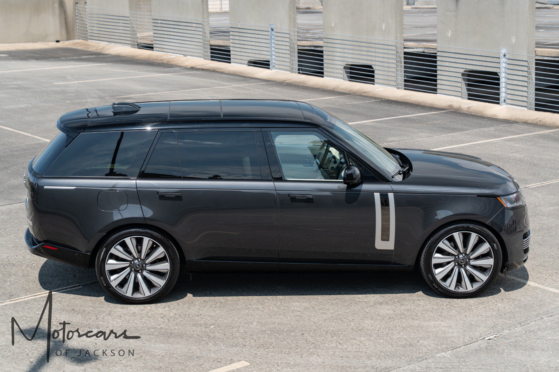 Used 2025 Land Rover Range Rover SV AWD/4WD image 35
