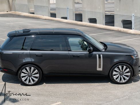 Used 2025 Land Rover Range Rover SV AWD/4WD image 35