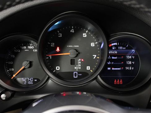 Certified 2021 Porsche Macan image 16