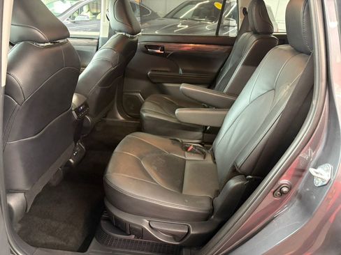 Used 2024 Toyota Highlander Limited AWD/4WD image 15