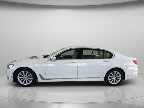 Used 2019 BMW 740i RWD image 2