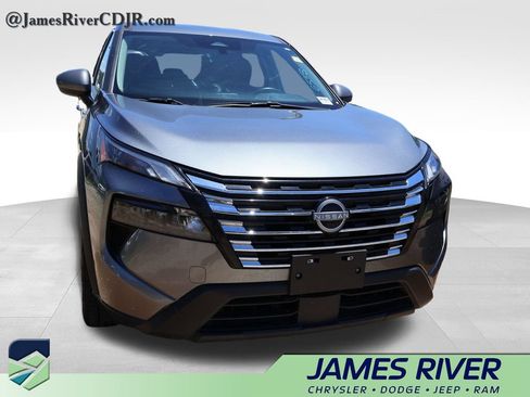 Used 2025 Nissan Rogue SV FWD image 7