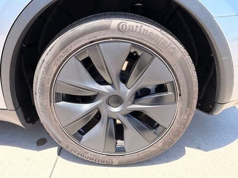 Used 2025 Tesla Model Y Long Range RWD image 7