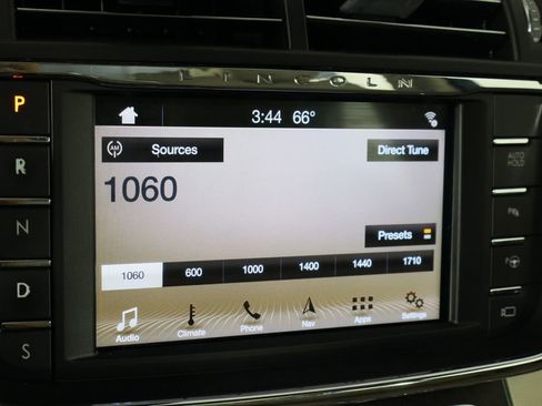 Used 2017 Lincoln Continental Reserve w/ Technology Package image 29