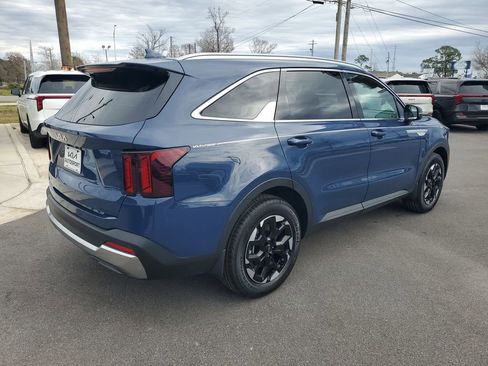 New 2026 Kia Sorento S w/ S Panoramic Sunroof Package image 4