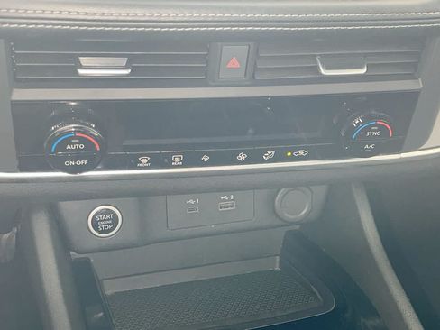 Used 2023 Nissan Rogue SV AWD/4WD image 18
