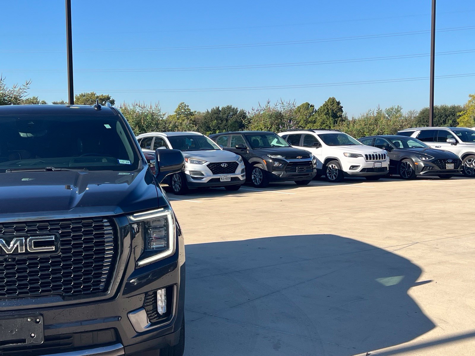 Used 2023 GMC Yukon Denali Ultimate AWD/4WD image 3