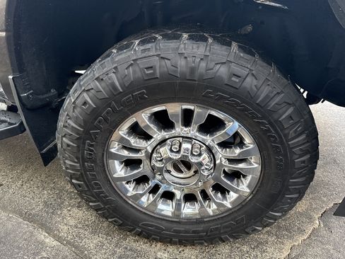 Used 2020 Ford F250 Lariat w/ Chrome Package image 12