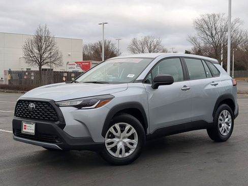 Certified 2025 Toyota Corolla Cross L image 2