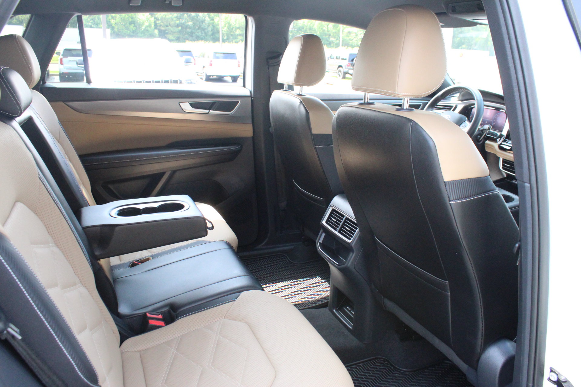 Used 2024 Volkswagen Atlas Cross Sport SE FWD image 27