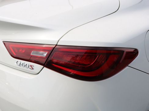 Used 2021 INFINITI Q60 Red Sport 400 w/ Proactive Package image 10