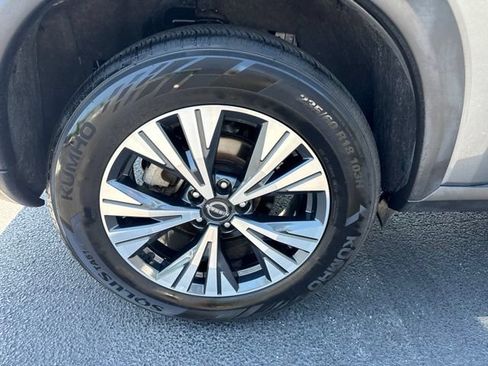 Used 2023 Nissan Rogue SV AWD/4WD image 9