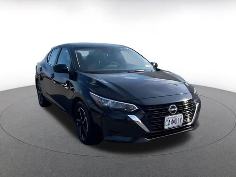 Used 2025 Nissan Sentra SV image 3