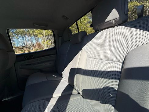 Used 2015 Toyota Tacoma PreRunner image 18