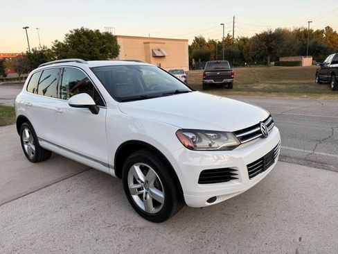 Used 2013 Volkswagen Touareg TDI AWD/4WD image 6