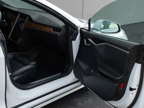 Used 2020 Tesla Model S Long Range image 22