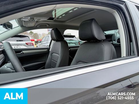Used 2021 Volkswagen Passat 2.0T SE FWD image 9