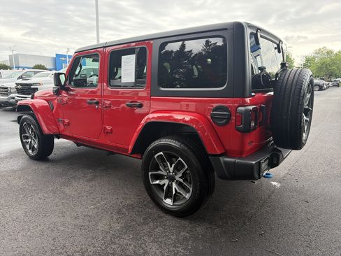 Used 2024 Jeep Wrangler Unlimited AWD/4WD image 8