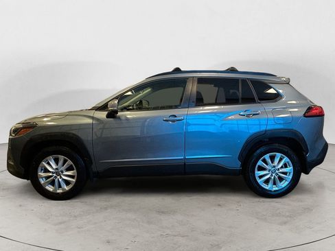 Used 2023 Toyota Corolla Cross LE image 2