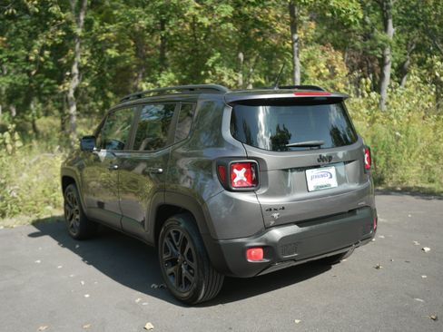 Used 2016 Jeep Renegade Latitude image 5