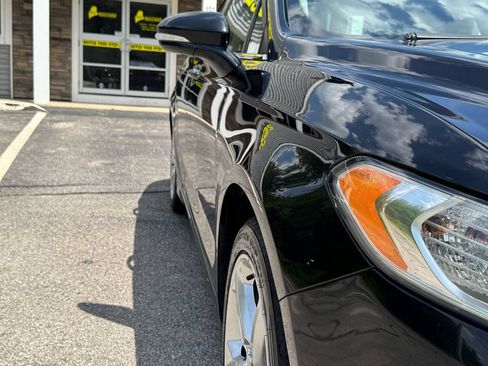 Used 2016 Ford Fusion SE AWD/4WD image 18