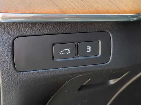 Used 2023 Volvo XC90 T8 Plus AWD/4WD image 14