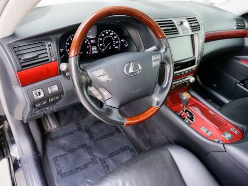 Used 2012 Lexus LS 460 w/ Comfort Pkg RWD image 4
