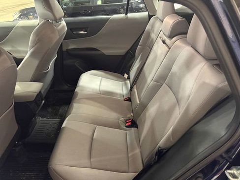 Used 2021 Toyota Venza LE image 21