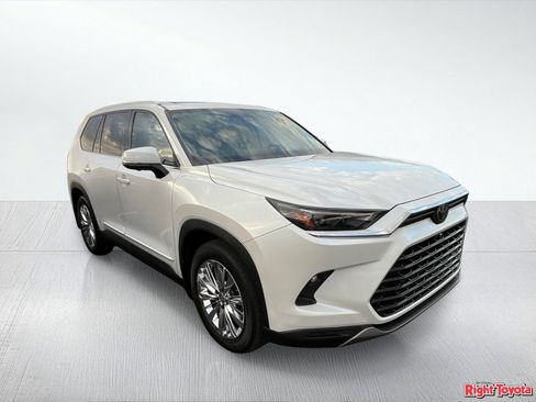 Certified 2024 Toyota Grand Highlander AWD image 5