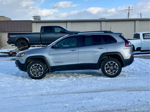 Used 2021 Jeep Cherokee Trailhawk w/ Comfort/Convenience Group image 2