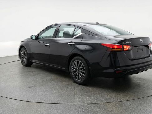 Used 2025 Nissan Altima 2.5 SV image 6
