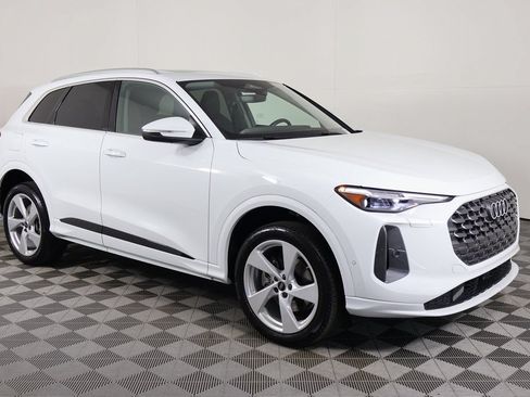 Used 2025 Audi Q5 Premium w/ Premium Plus AWD/4WD image 3