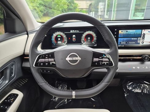 Used 2023 Nissan Ariya FWD image 16