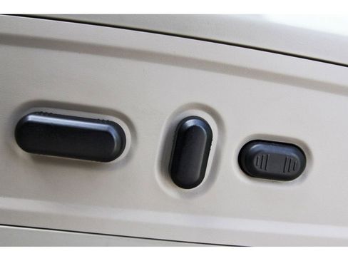 Used 2010 Lincoln Navigator L 2WD image 24