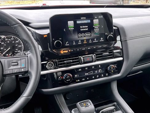 Used 2024 Nissan Pathfinder SL w/ SL Premium Package FWD image 8
