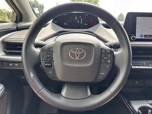 Used 2025 Toyota Prius LE FWD image 16
